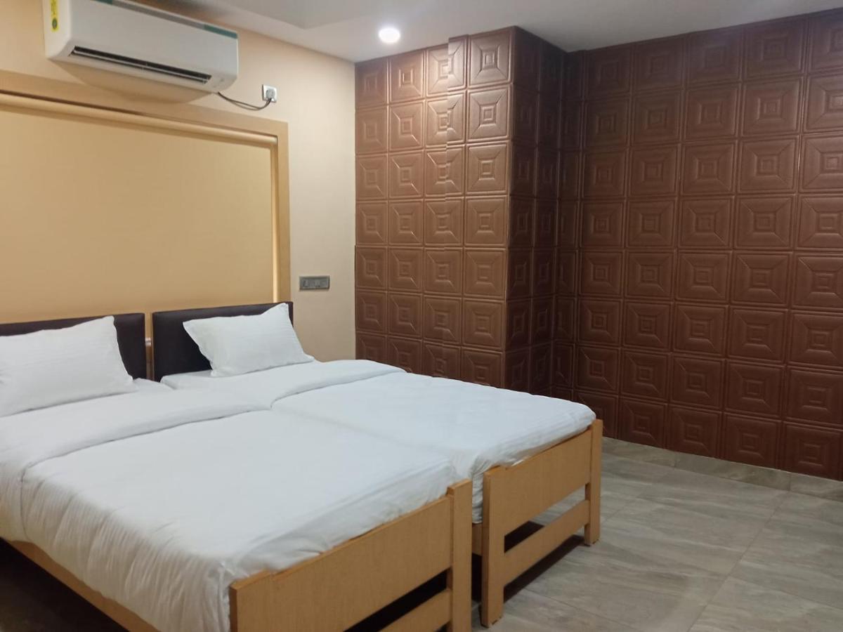 Soukyam Hotel Calcutta Buitenkant foto