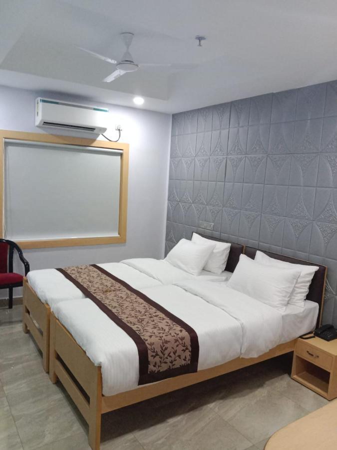 Soukyam Hotel Calcutta Buitenkant foto